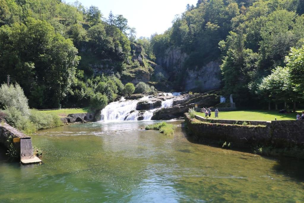 Au Coeur Du Jura, Logement Au Calme شامبيانول المظهر الخارجي الصورة