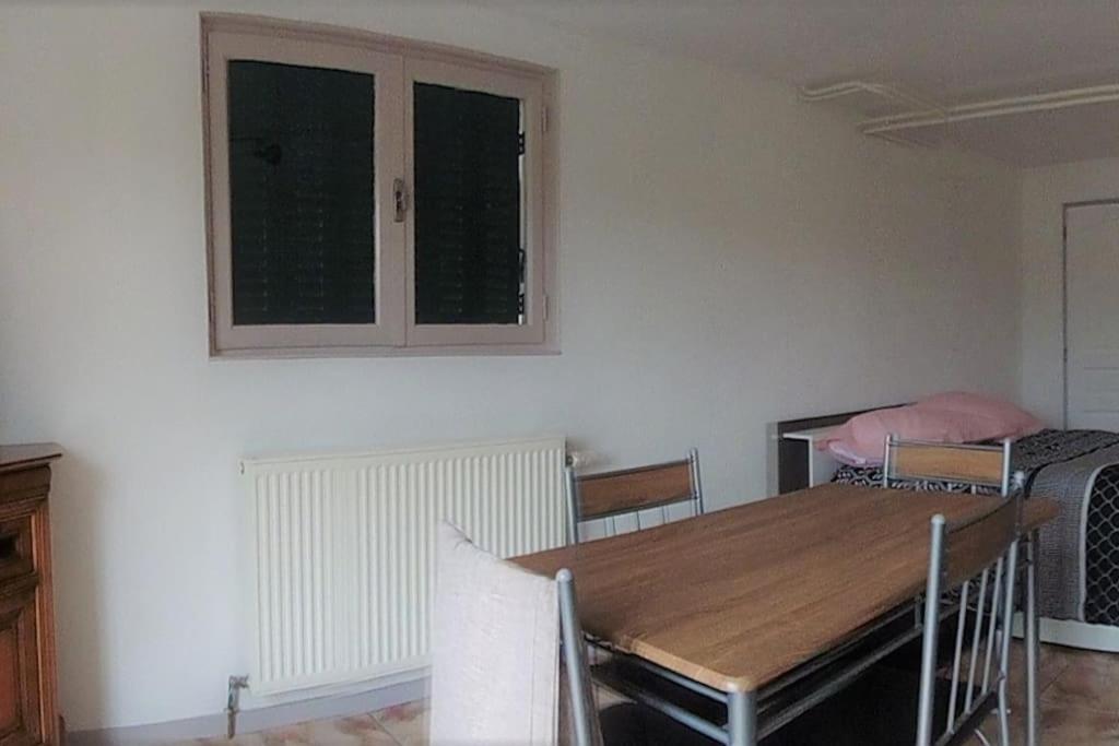 Au Coeur Du Jura, Logement Au Calme شامبيانول المظهر الخارجي الصورة